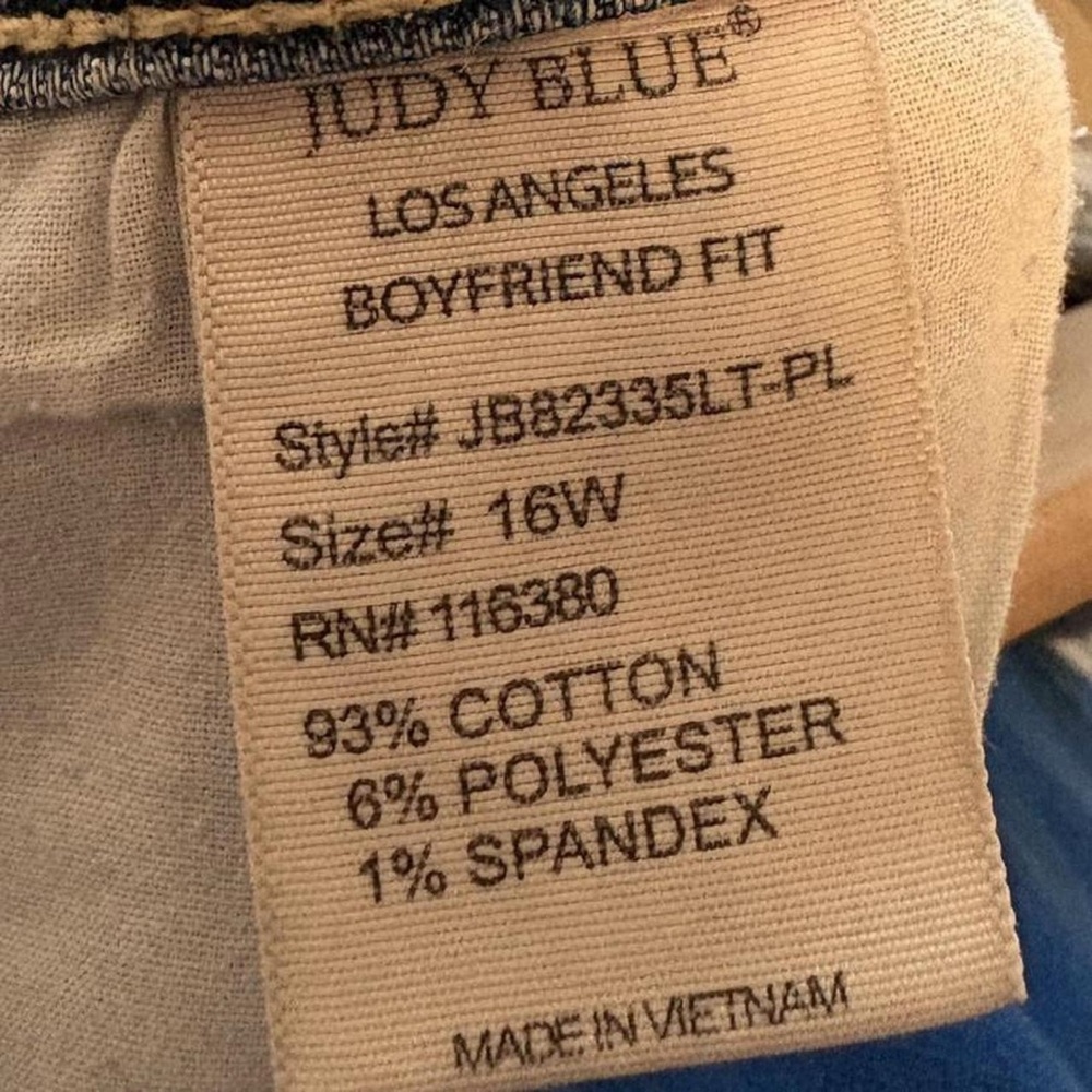 Judy Blue blue denim boyfriend fit blue jeans, 16W - Picture 6 of 6